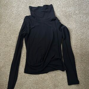 Lululemon size 8 long sleeve